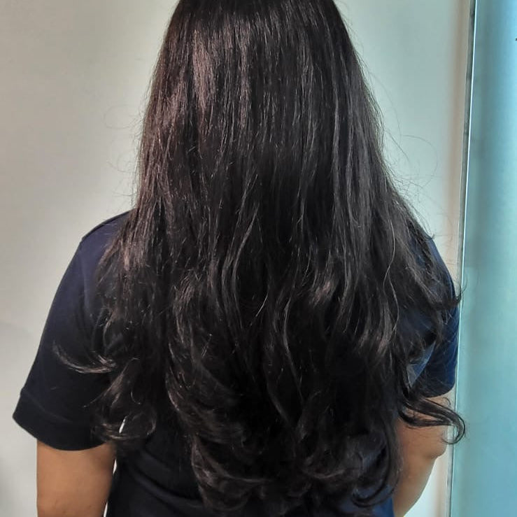 Lace Wig with realistic hairline - Full hand knotted - Natural black - Straight with permanent waves at bottom