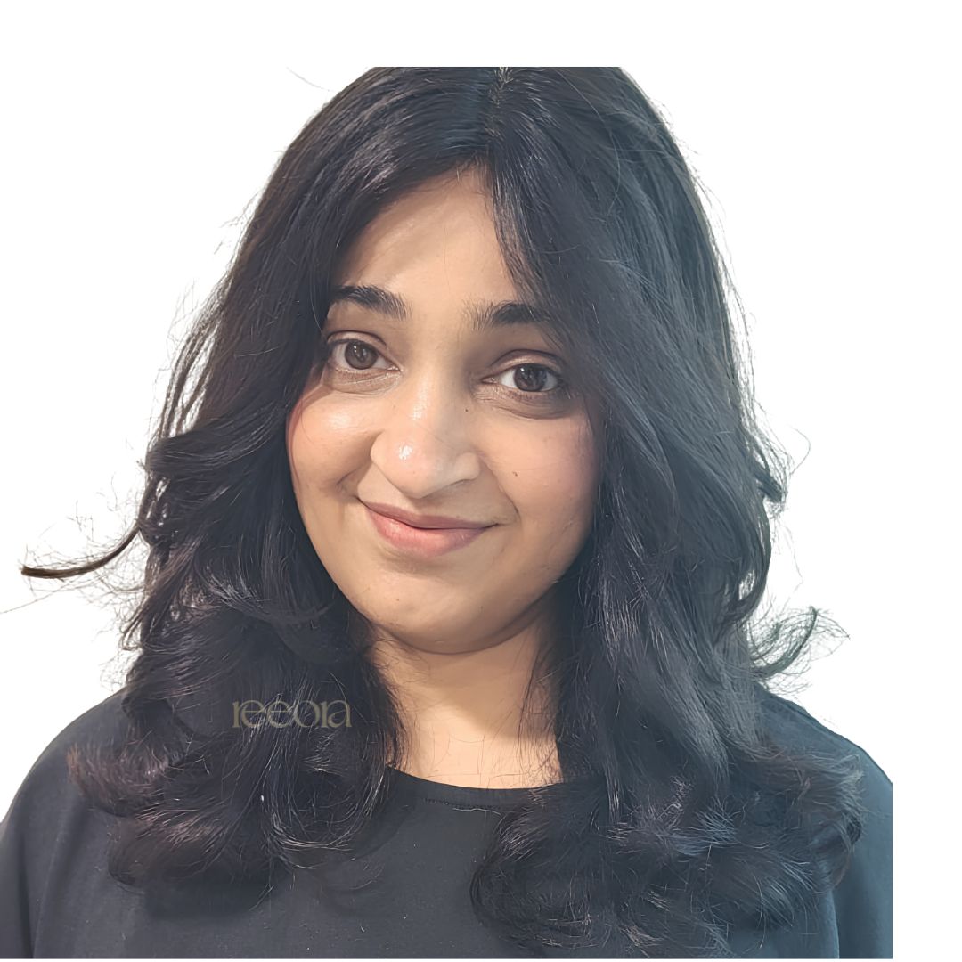 Luna | Natural wave wig | Natural Black | Basic wig | Fixed center partion in Silk base