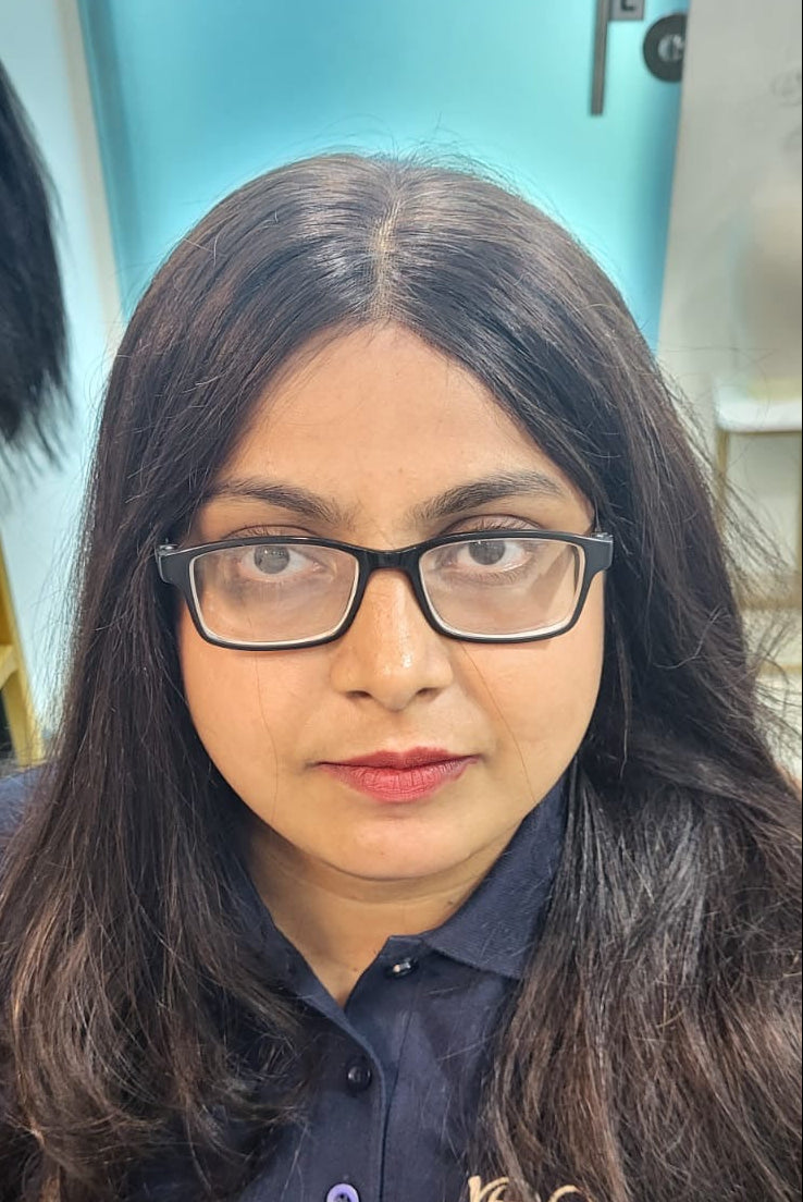 Lace Wig with realistic hairline - Full hand knotted - Natural black - Straight with permanent waves at bottom