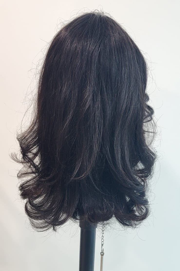 Wig with Natural Waves – Natural Black colour and 18 Inch length