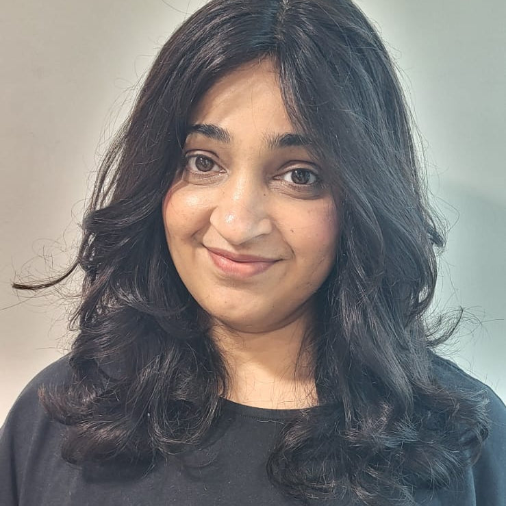 Wig with Natural Waves – Natural Black colour and 18 Inch length