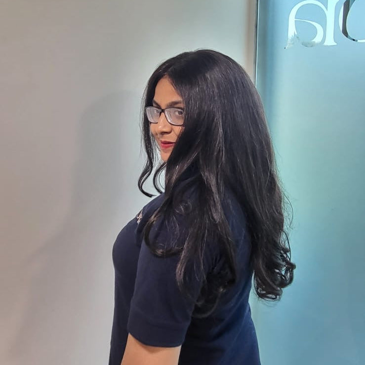 Lace Wig with realistic hairline - Full hand knotted - Natural black - Straight with permanent waves at bottom
